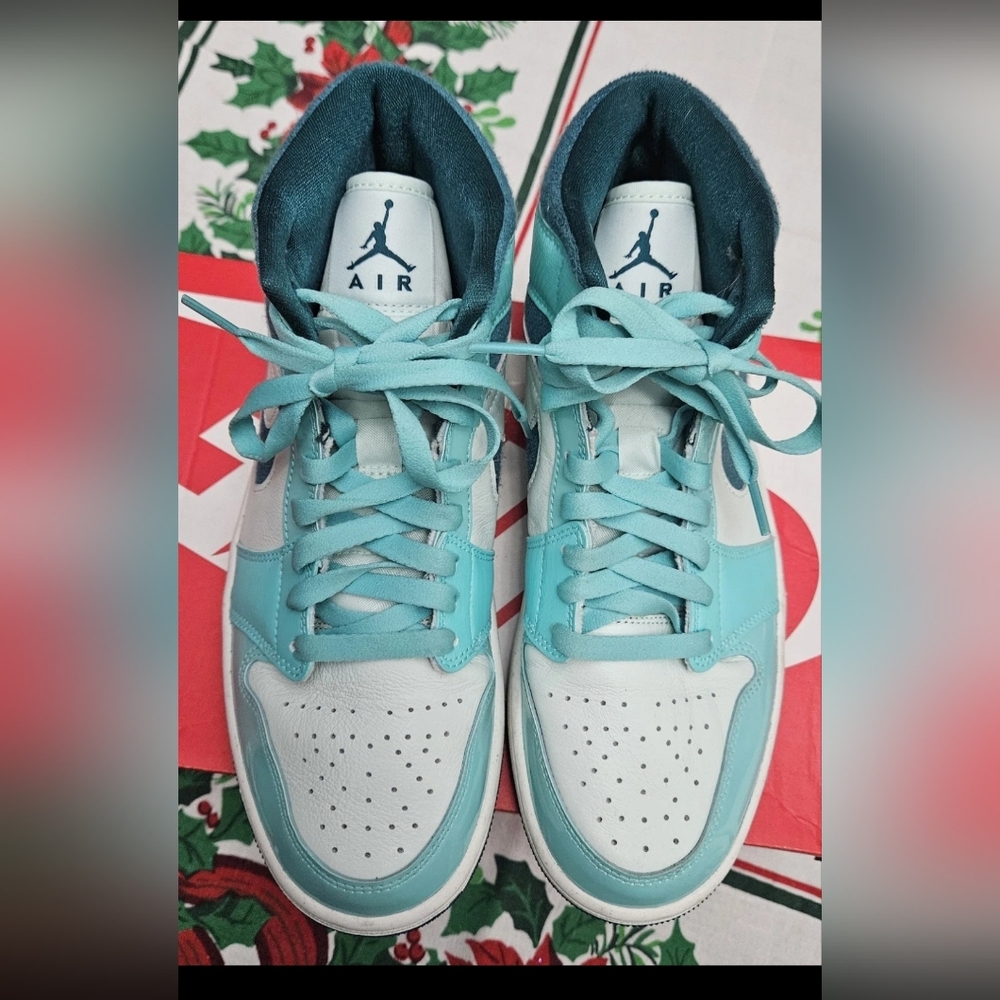 Women's Nike Air Jordan 1 Mid SE Bleached Turqoise/Sky Size 8.5